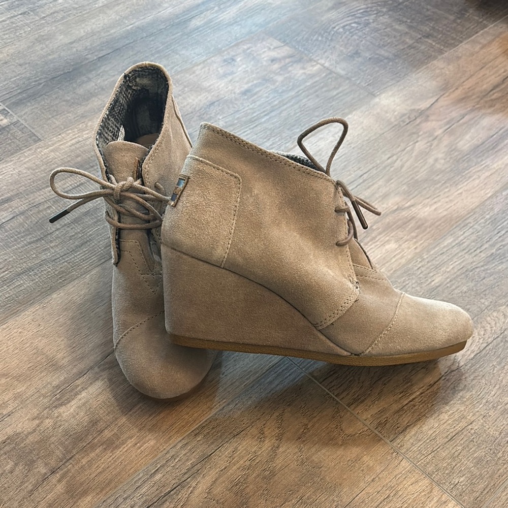 Toms Women’s Tan Cream Wedge Bootie Shoes Size‎ 8.5 Tie Laces
